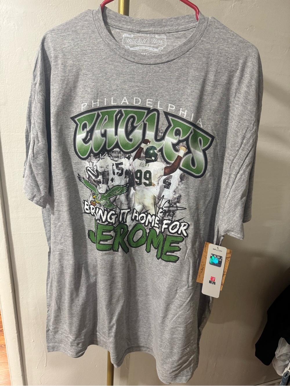 Mitchell & Ness Philadelphia Eagles Gray and Green Graphic Tee
